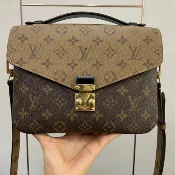 🥨🍩Brown Pochette Metis Reverse Monogram Canvas Crossbody Bag